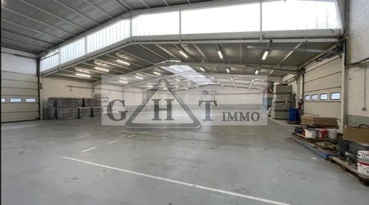 Entrepôt - 1 040 m²