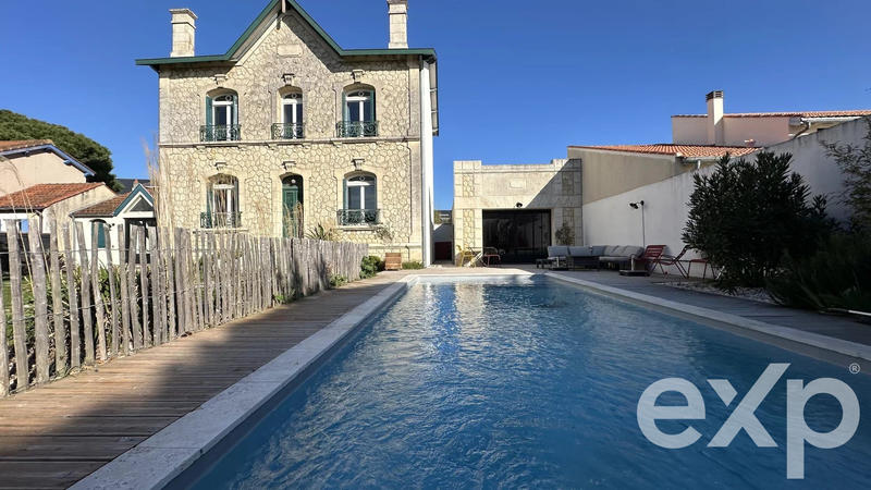 Maison - 199 m² - 8 pièces