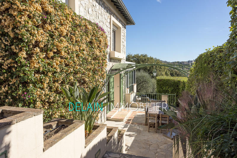 Maison - 220 m² - 5 pièces