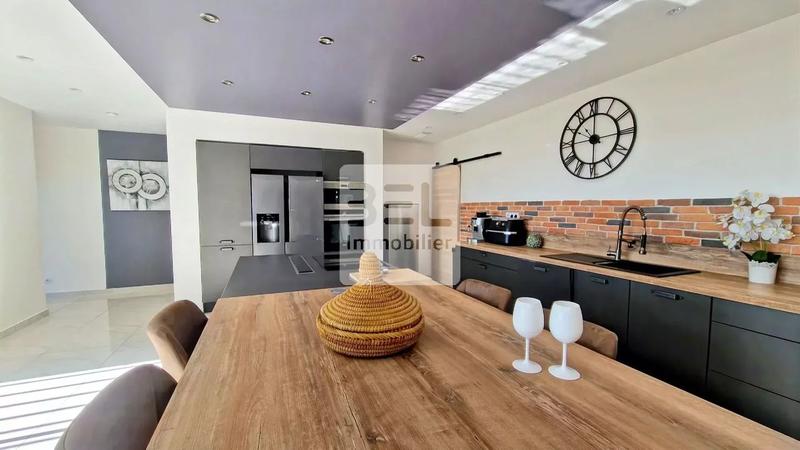 Maison - 205 m² - 7 pièces