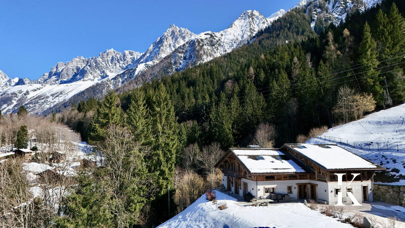 Châlet - 476 m² - 8 pièces