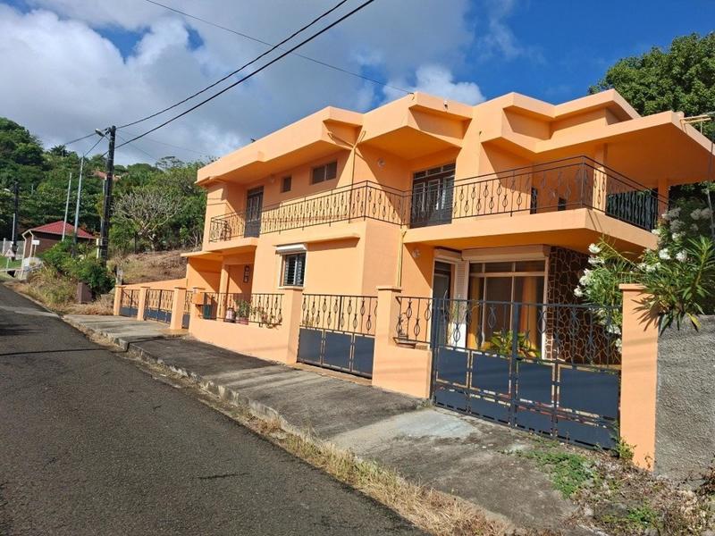 Maison - 180 m² - 8 pièces