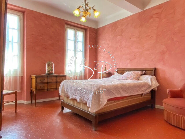 Maison - 315 m² - 13 pièces