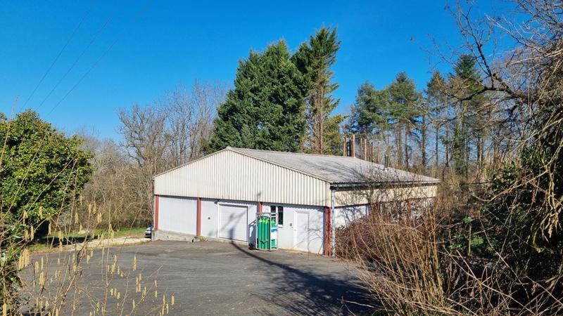 Maison - 200 m² - 2 pièces