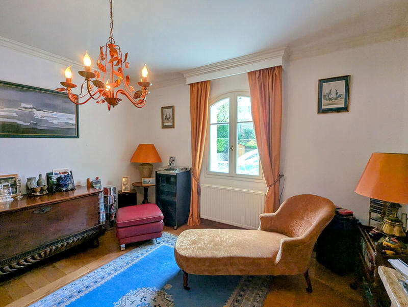 Maison - 245 m² - 9 pièces