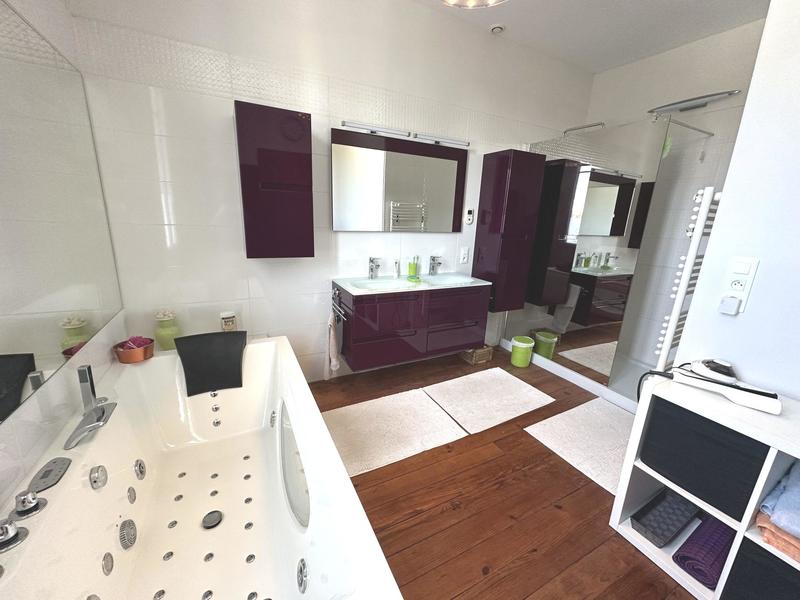 Maison - 261 m² - 12 pièces