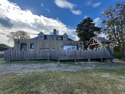 Maison - 215 m² - 9 pièces