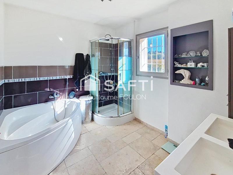 Maison - 240 m² - 10 pièces