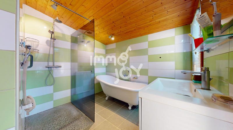 Maison - 93 m² - 4 pièces