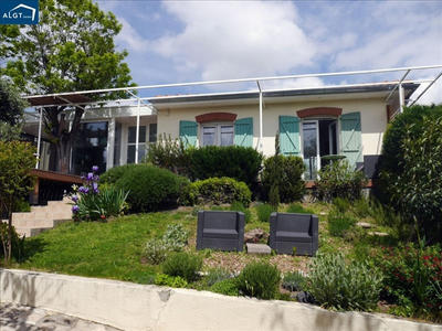 Maison - 256 m² - 9 pièces