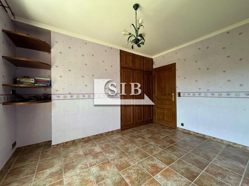 Maison - 238 m² - 9 pièces