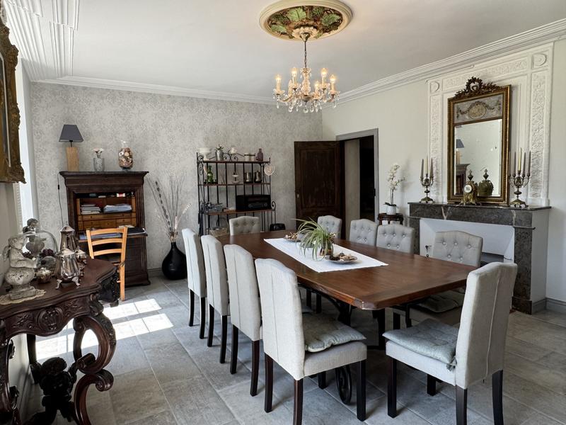 Maison - 250 m² - 6 pièces