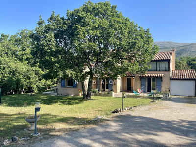 Maison - 180 m² - 5 pièces