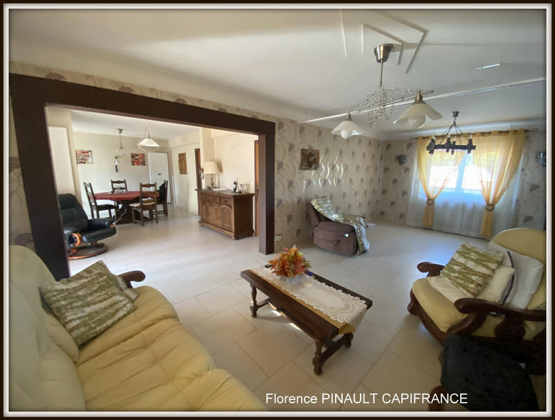 Maison - 158 m² - 8 pièces