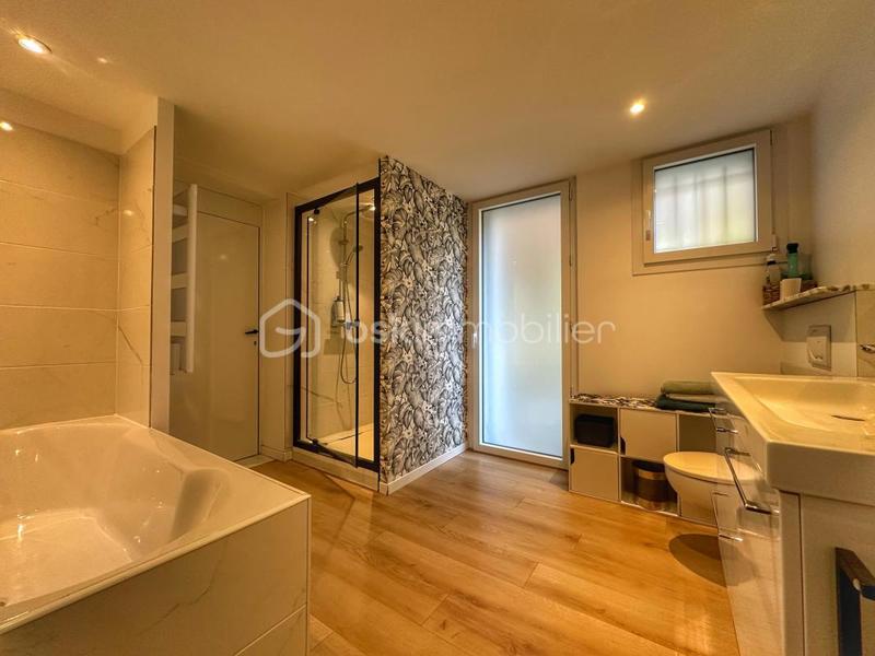 Propriété - 220 m² - 6 pièces