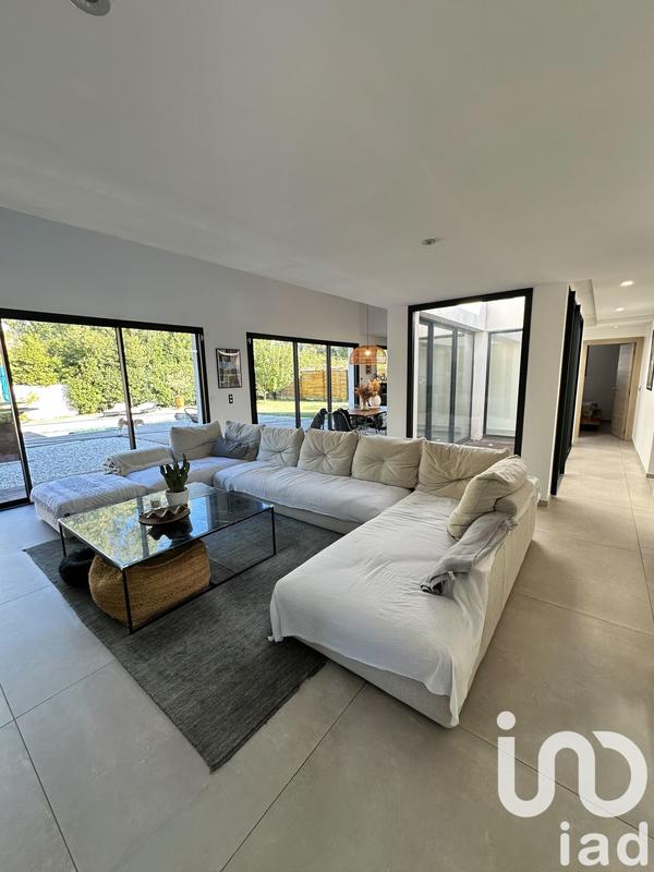 Maison - 236 m² - 8 pièces