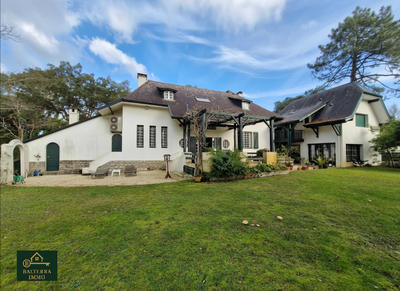 Propriété - 193 m² - 8 pièces