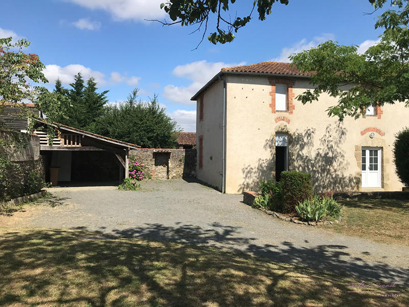 Maison - 168 m² - 9 pièces