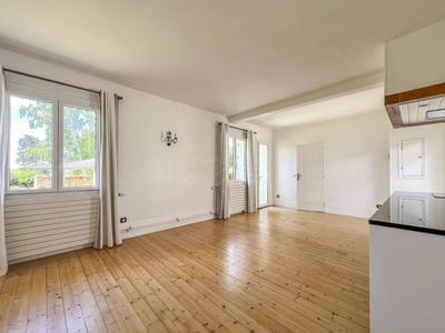 Maison - 180 m² - 8 pièces