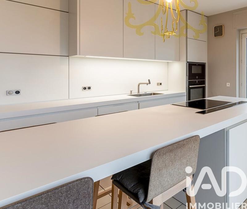 Maison - 282 m² - 8 pièces