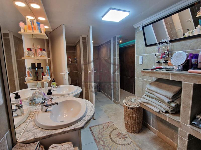 Maison - 320 m² - 9 pièces