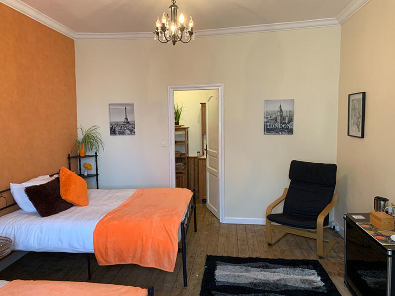 Maison - 325 m² - 13 pièces