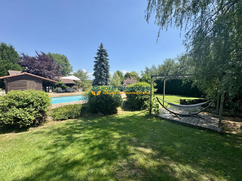 Maison - 250 m² - 8 pièces