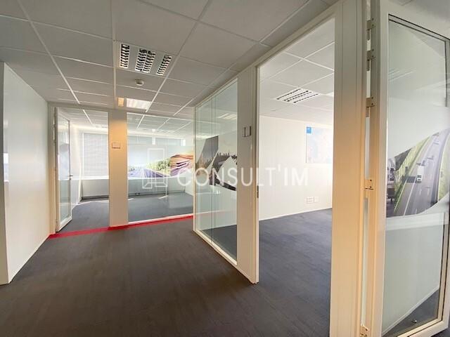 Bureau - 590 m²