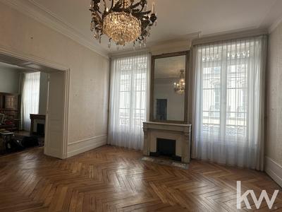 Appartement - 204 m² - 6 pièces