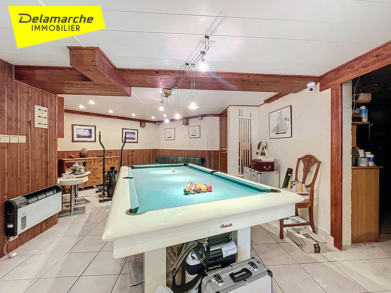 Maison - 241 m² - 10 pièces