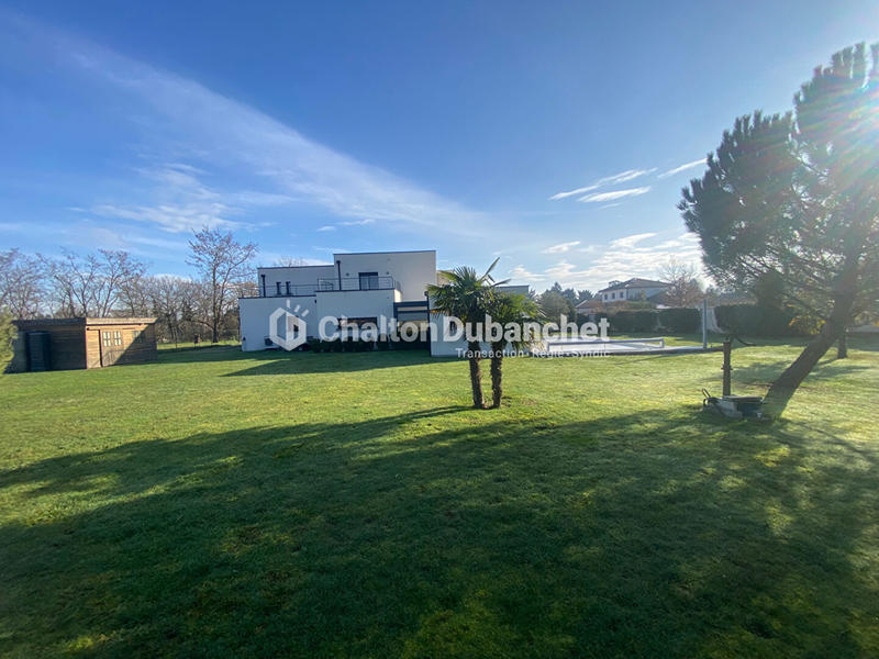 Maison - 200 m² - 8 pièces