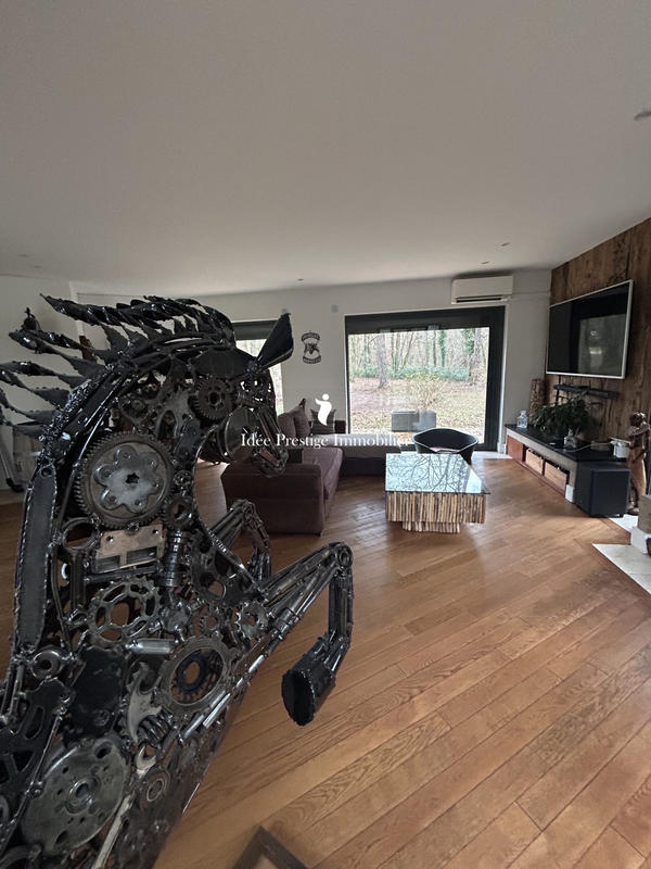 Maison - 220 m² - 9 pièces