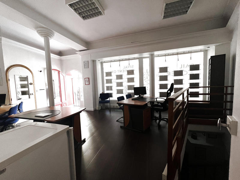 Local commercial - 64 m² - 2 pièces
