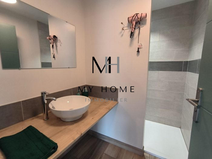 Maison - 320 m² - 13 pièces