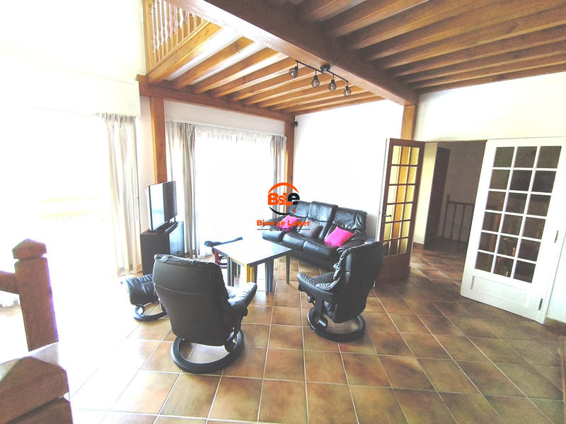 Villa - 223 m² - 9 pièces