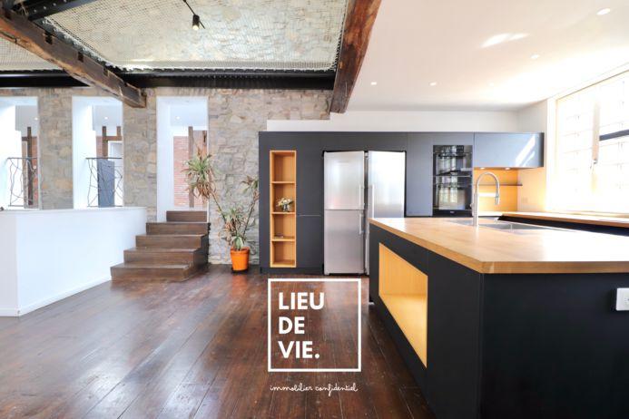 Appartement ancien - 251 m² - 8 pièces