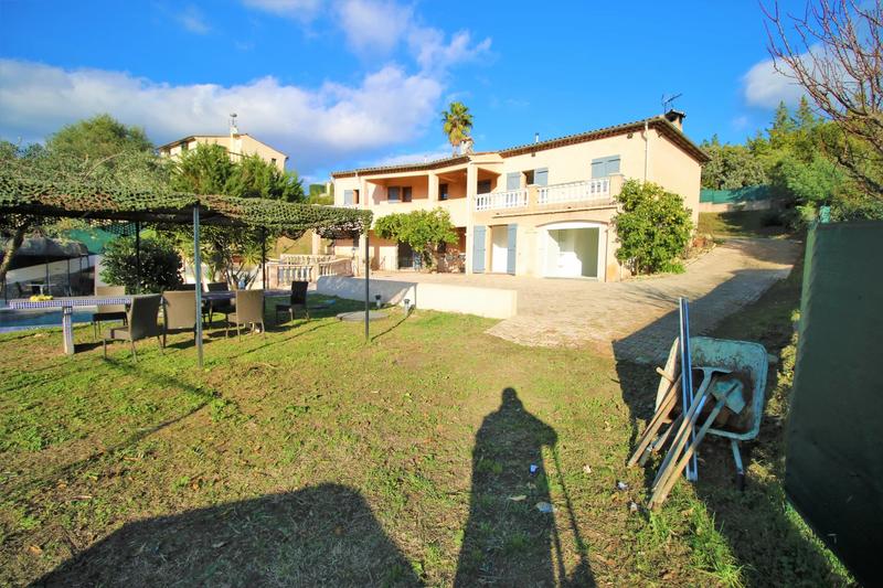 Villa - 223 m² - 8 pièces