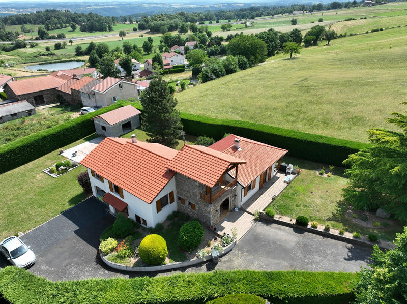 Maison - 156 m² - 9 pièces