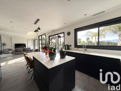 Maison - 219 m² - 5 pièces