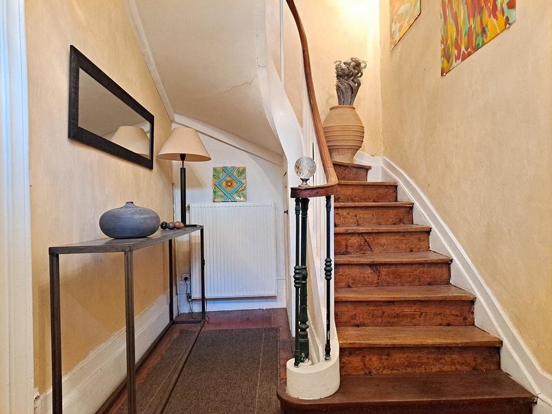 Maison - 245 m² - 9 pièces