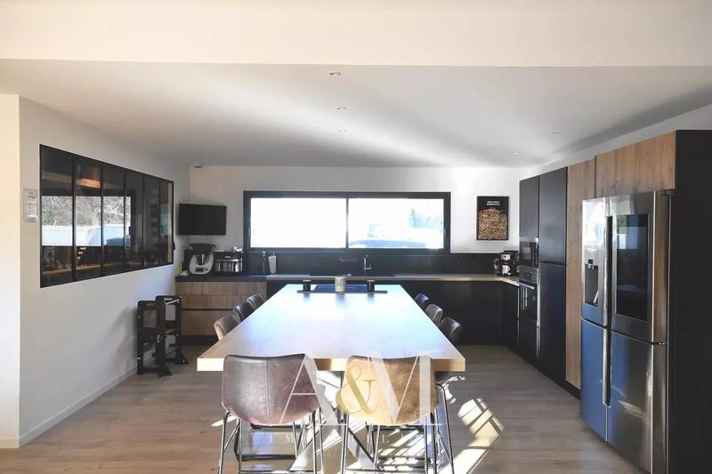 Maison - 260 m² - 7 pièces