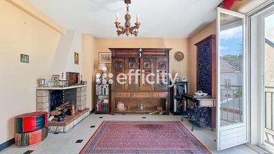 Maison - 205 m² - 11 pièces