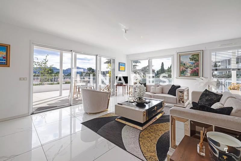 Appartement - 200 m² - 5 pièces