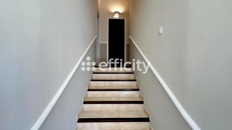 Maison - 236 m² - 6 pièces