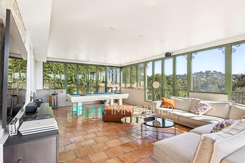 Maison - 220 m² - 5 pièces