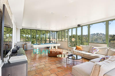 Maison - 220 m² - 5 pièces