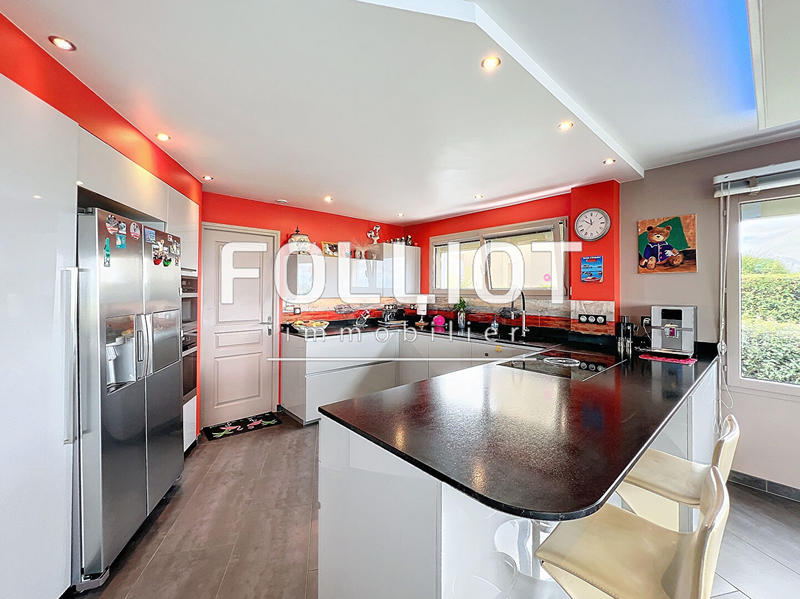 Maison - 215 m² - 10 pièces