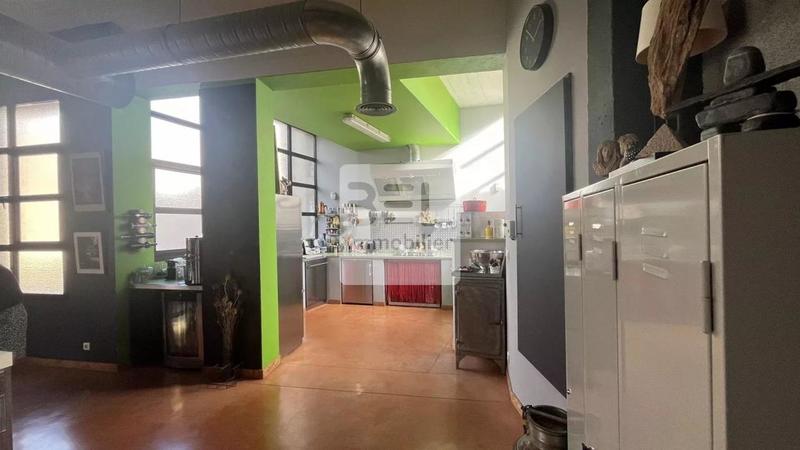 Loft - 300 m² - 6 pièces