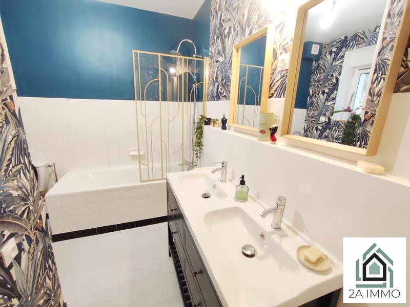 Maison - 205 m² - 10 pièces