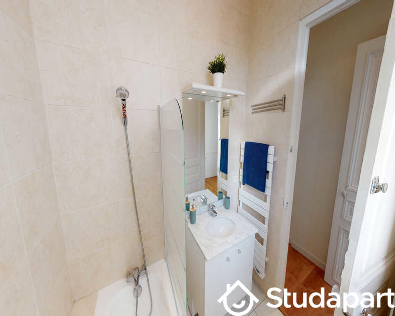 Chambre - 200 m² - 1 pièce